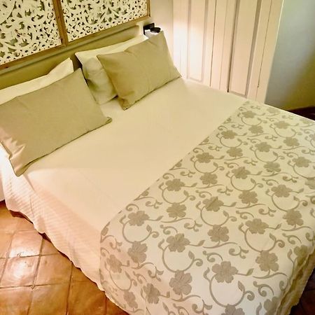 Villetta Romantica Centro Storico Con Giardino Privato Buitenkant foto